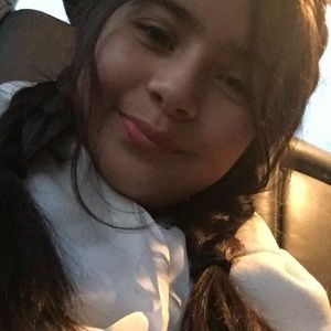 Meet your Posher, Estefania